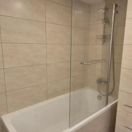 New Bright & Stylish 2br Apartment